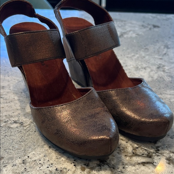 NWOB Pierre Dumas Dark Brown Wedge Shoes - Picture 3 of 9